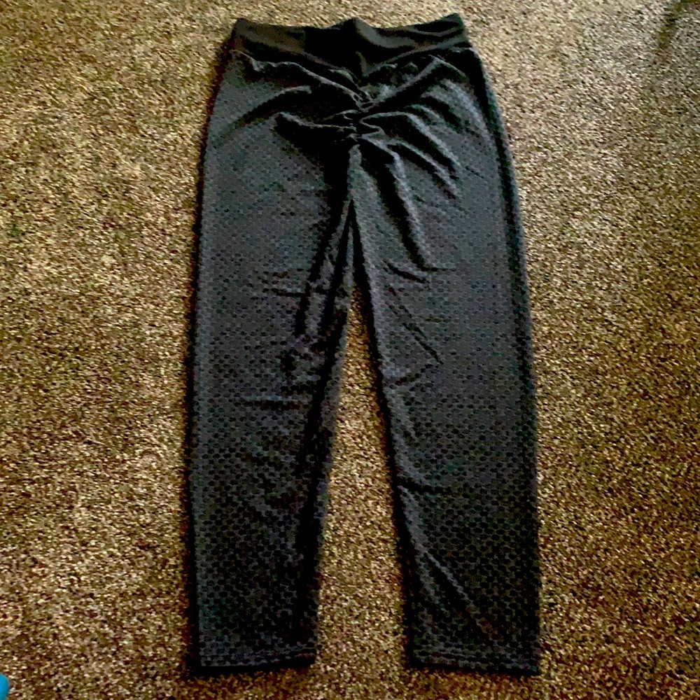 NEW TIKTOK LEGGINGS - Picture 1 of 1